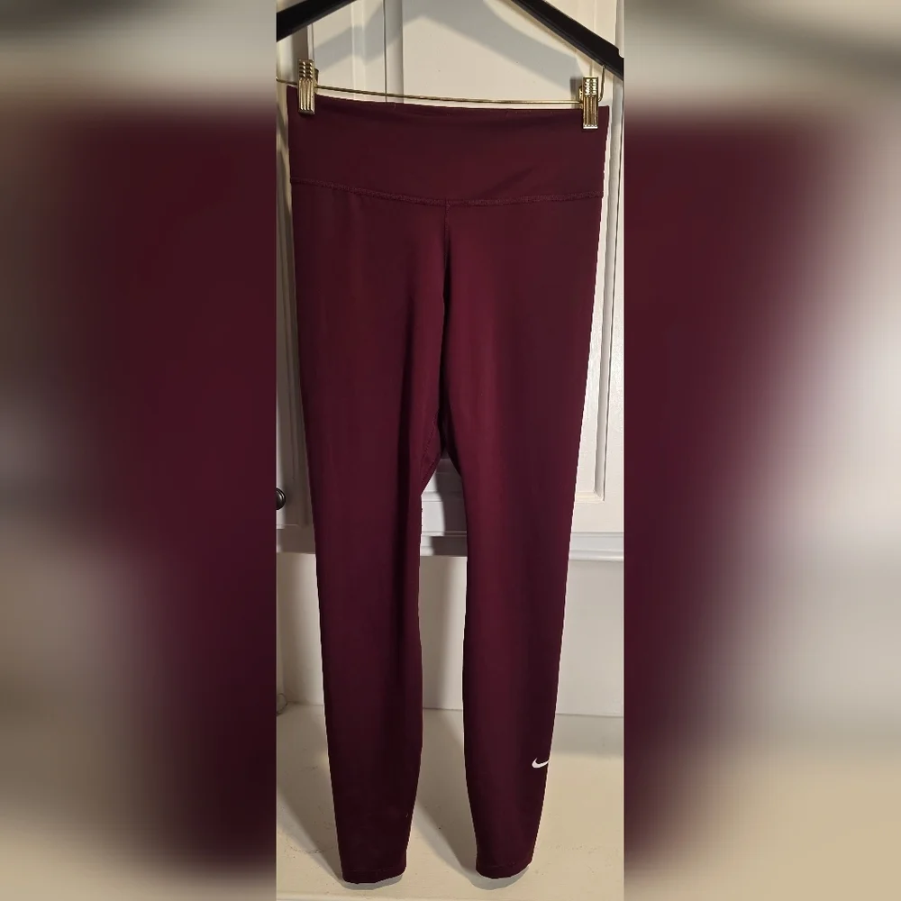 Nike Maroon Athletic Pants Joggers Athleisure Gym to Street Spring Essential